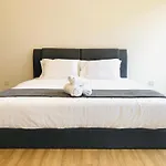 Ceylonz Suites By Roomy